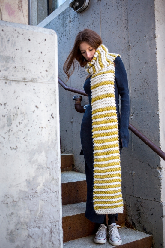Keiko scarf knitting pattern in Berroco Macro